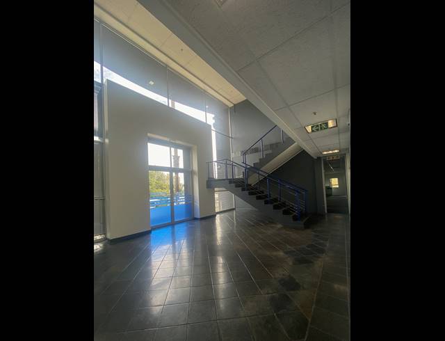 15,614M² WAREHOUSE TO LET IN LONGMEADOW